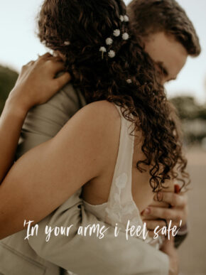 Fotoposter In Your Arms I Feel Safe
